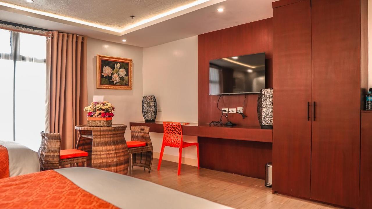 Aya Hotel & Residences Clarin  Exteriér fotografie