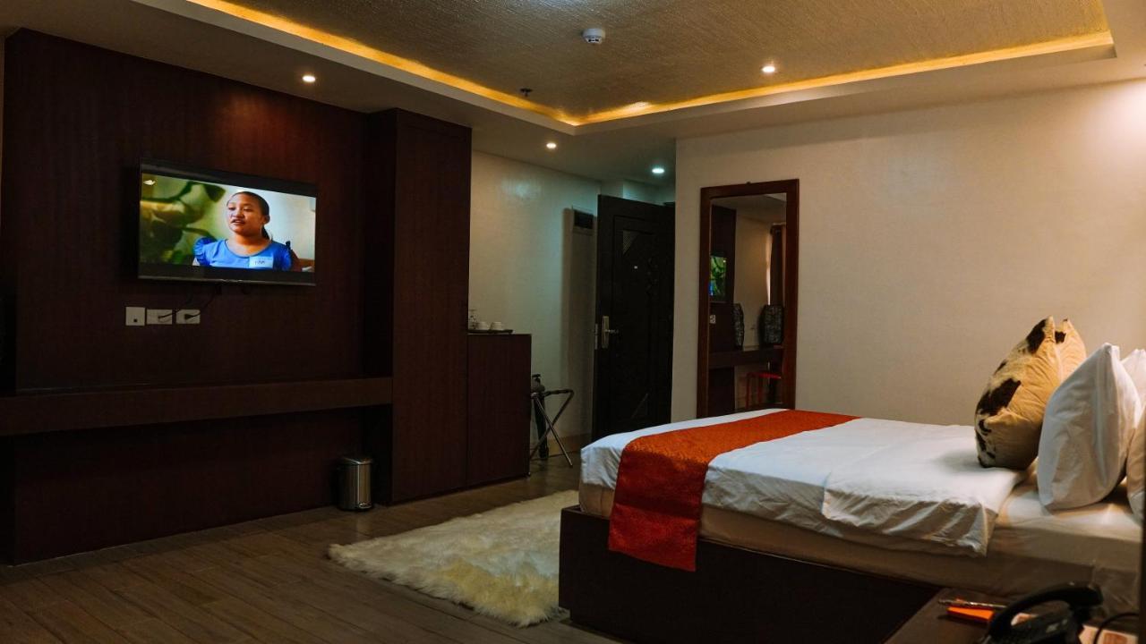 Aya Hotel & Residences Clarin  Exteriér fotografie